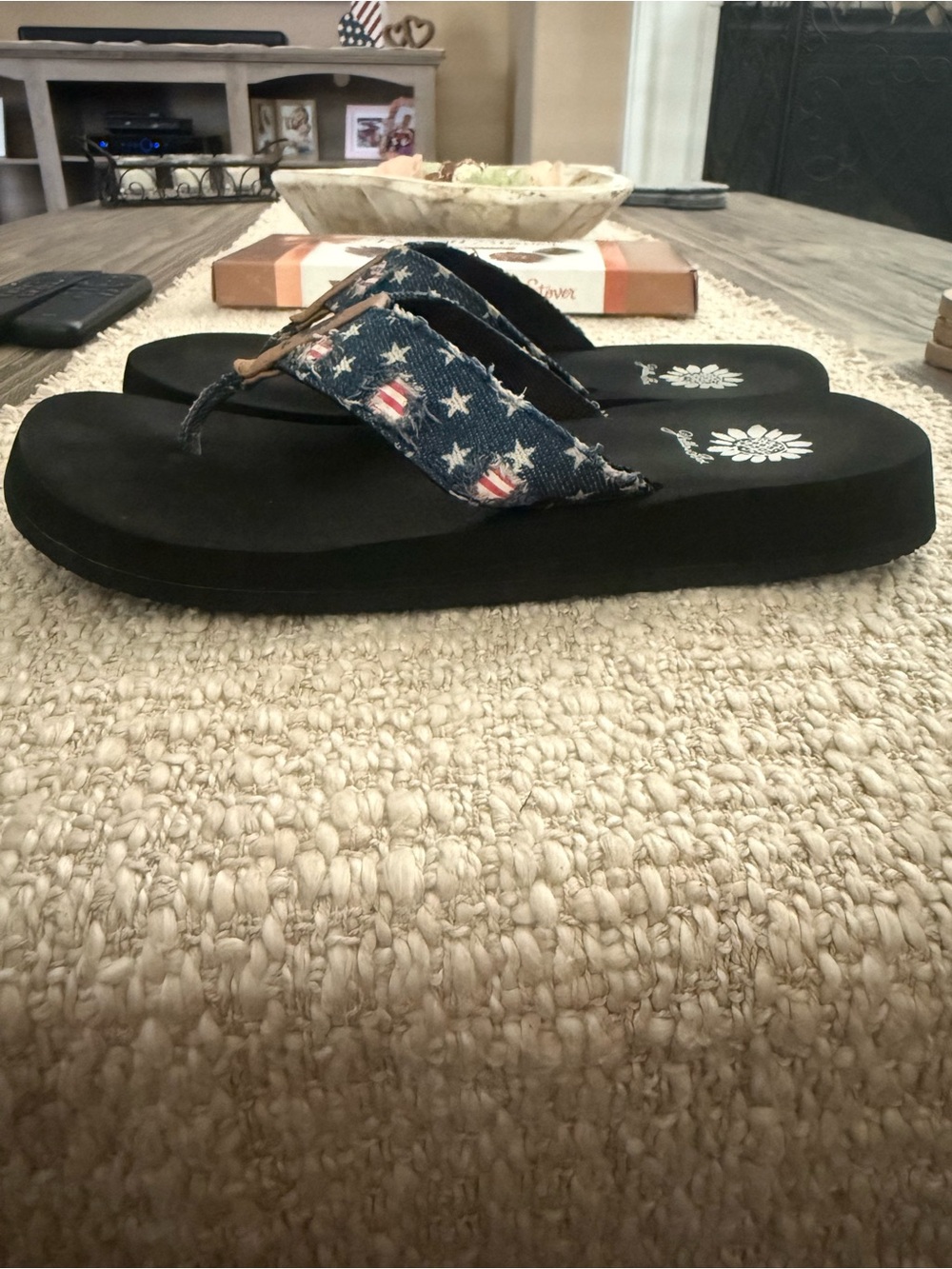 Yellow Box Navy Star & Flag Print Flip Flops with Tan Trim. Size 8. - Picture 6 of 9